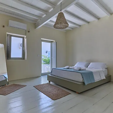 Flair Naousa (Paros)